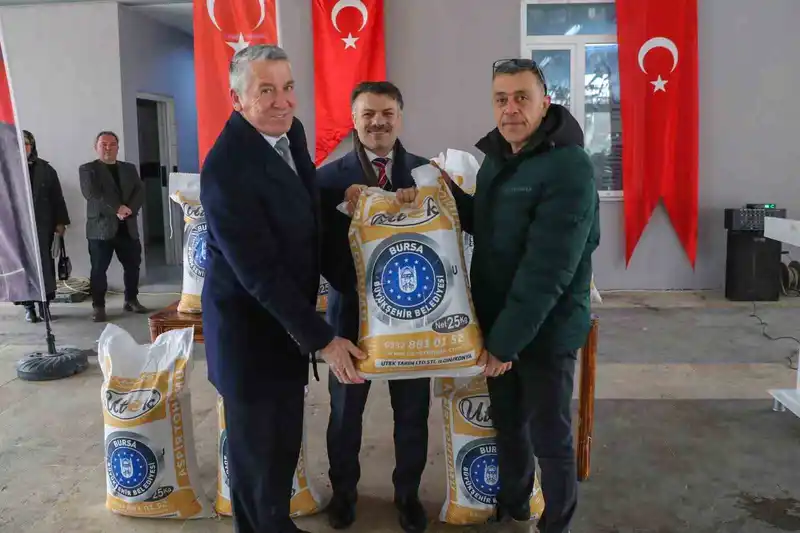 Bursa'da üreticilere fidan ve tohum desteği sürüyor
