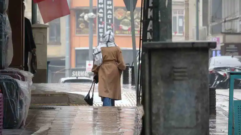 Kilis'te sağanak yağış ve sis görüşü düşürdü