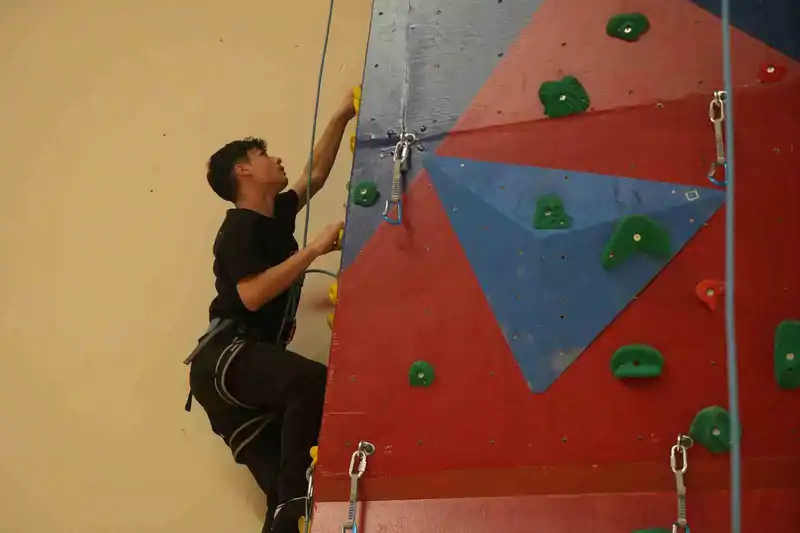 Niğde'deki tırmanış duvarı geleceğin dağcılarını yetiştiriyor