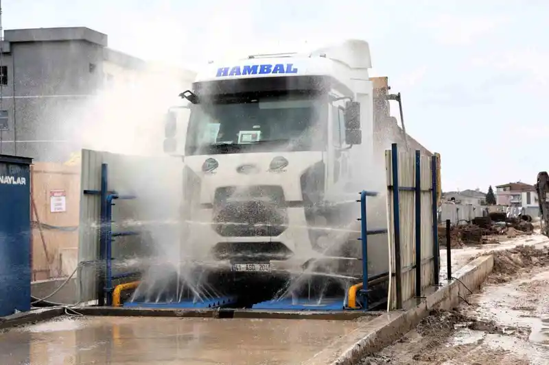 Körfezray şantiyesinden çıkan araçlar yıkanıyor