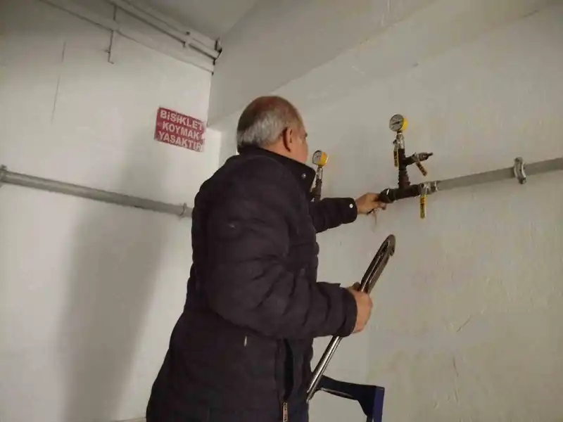 Çorum'da kombi değişimi faciası: Gaz ve su hatları ters bağlandı