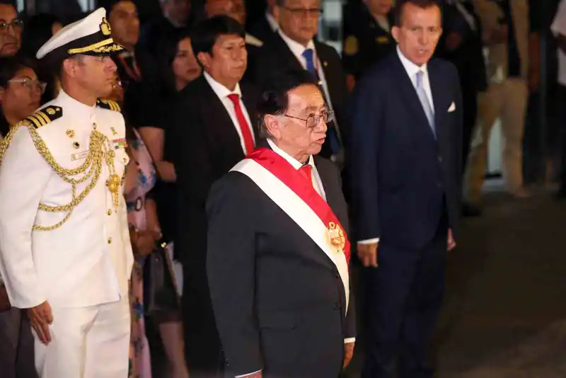 Peru’da 83 yaşındaki Jose Balcazar geçici devlet başkanı seçildi