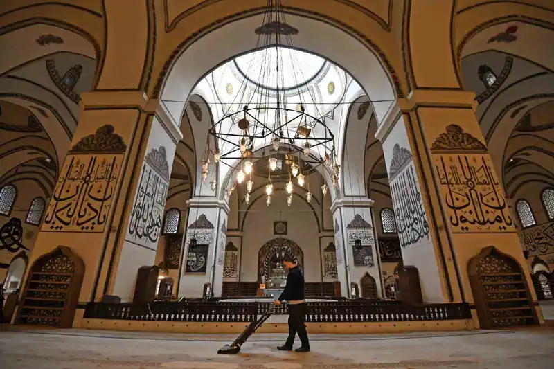 Ulu Cami teravih namazlarına hazırlandı