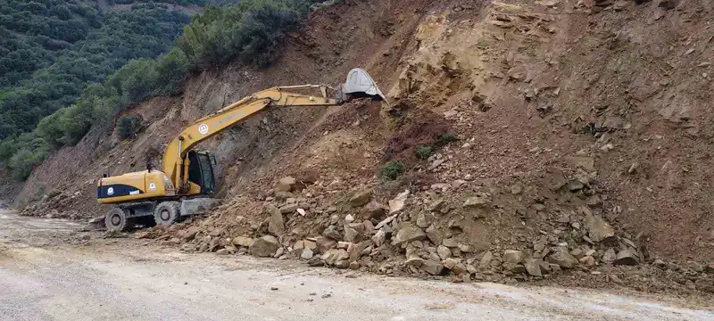 Buldan ve Babadağ'da Heyelan Sonrası Yol Çalışmaları Başladı