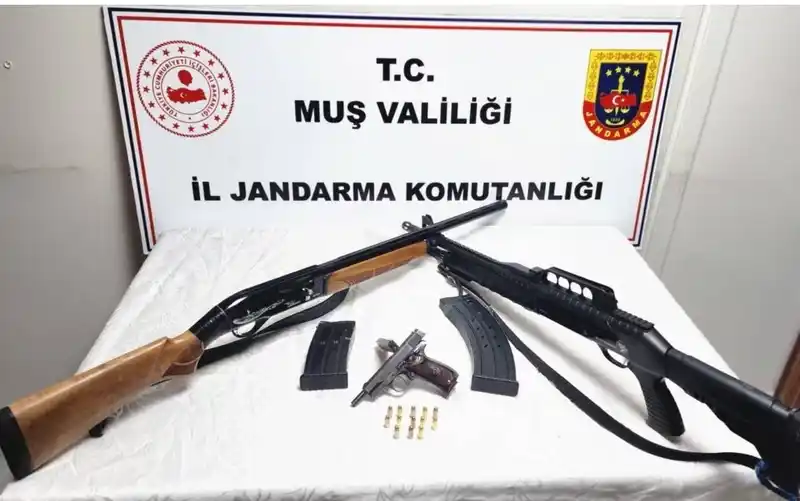 Muş'ta ruhsatsız silah operasyonu: 3 şüpheli gözaltında