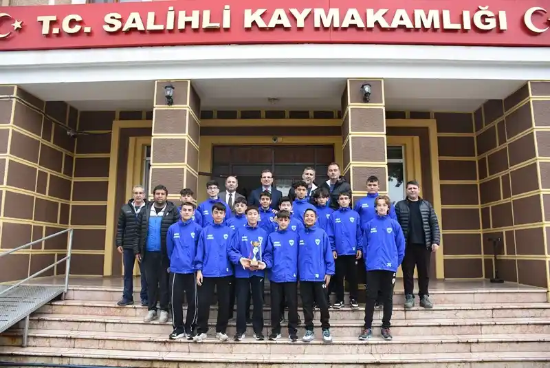 Salihli Kaymakamı Güldoğan, il şampiyonu Anka Spor'u ağırladı