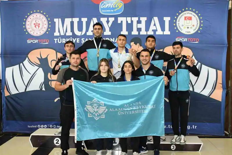 ALKÜ Muay Thai Şampiyonası'nda 5 Madalya Kazandı