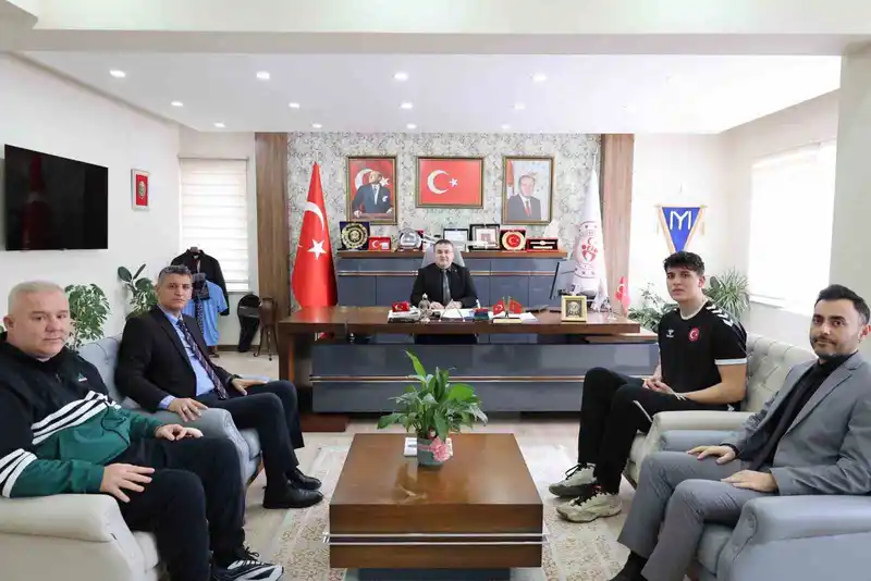 Bilecikli hentbolcu Emirhan Çiftçi U18 Milli Takımı'na seçildi