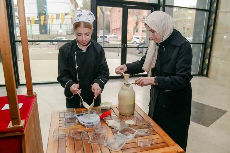 Diyarbakır'da yüzyıllık ekşi maya kültürü atölyelerle yaşatılıyor