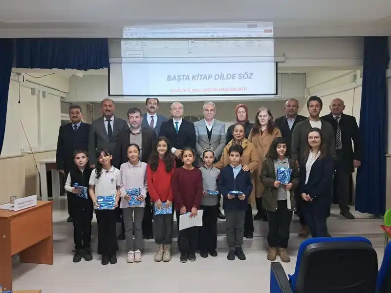 Bilecik'te öğrenciler 'En Başta Kitap, Dilde Söz' panelinde yeteneklerini sergiledi