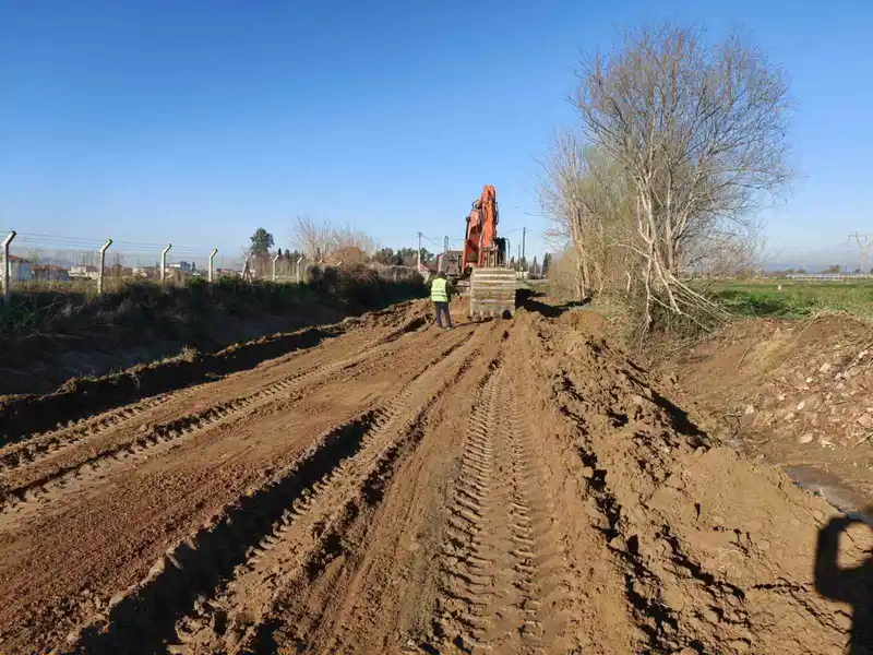 Aydın'da yol çalışmaları tüm ilçelerde eş zamanlı sürüyor