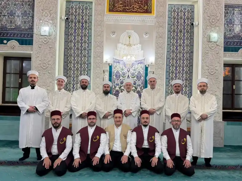 Denizli’de Enderun usulü teravih geleneği ilk gecede yaşatıldı