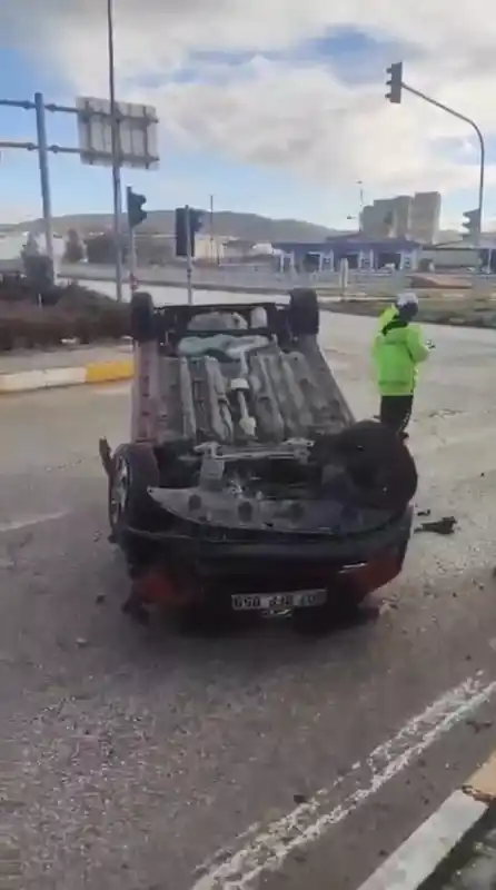 Emniyet kemeri hayat kurtardı: Takla atan araçtan burnu kanamadan kurtuldu