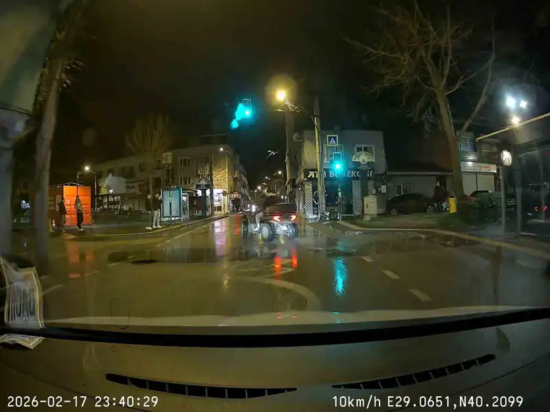 Bursa'da ATV ile drift faciası, kaldırıma çarptılar