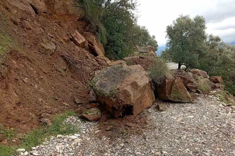 Bozdoğan'da sağanak sonrası belediye ekipleri hızla müdahale etti