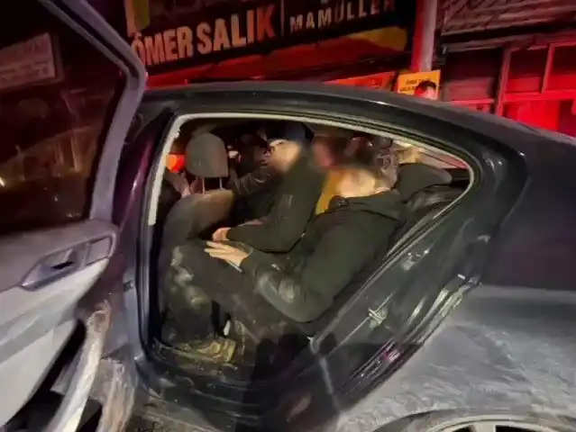 Hatay'da otomobile tıkıştırılan 10 göçmen, organizatör tutuklandı