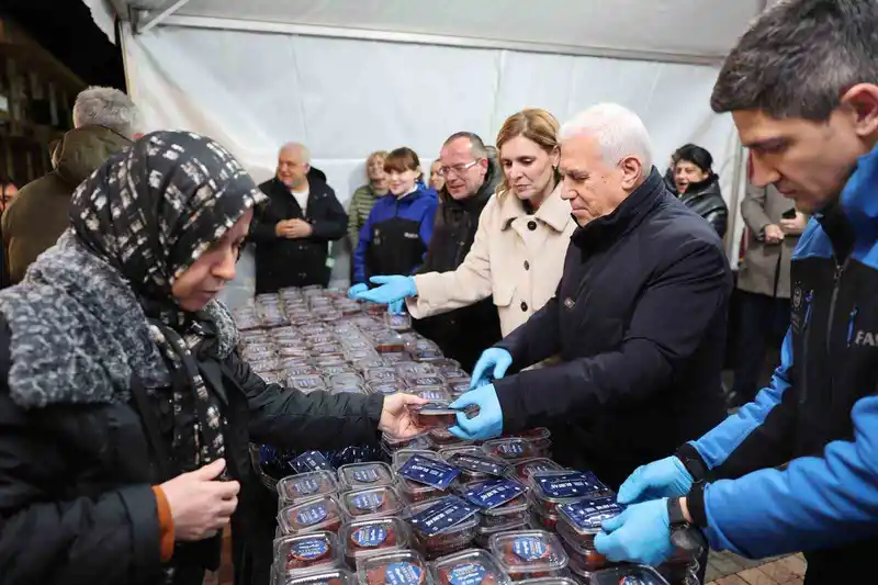 Bursa'da Ramazan'ın ilk teravihi Ulu Cami'de kılındı