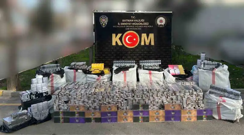 Batman'da hurda altından 28 bin paket kaçak sigara çıktı