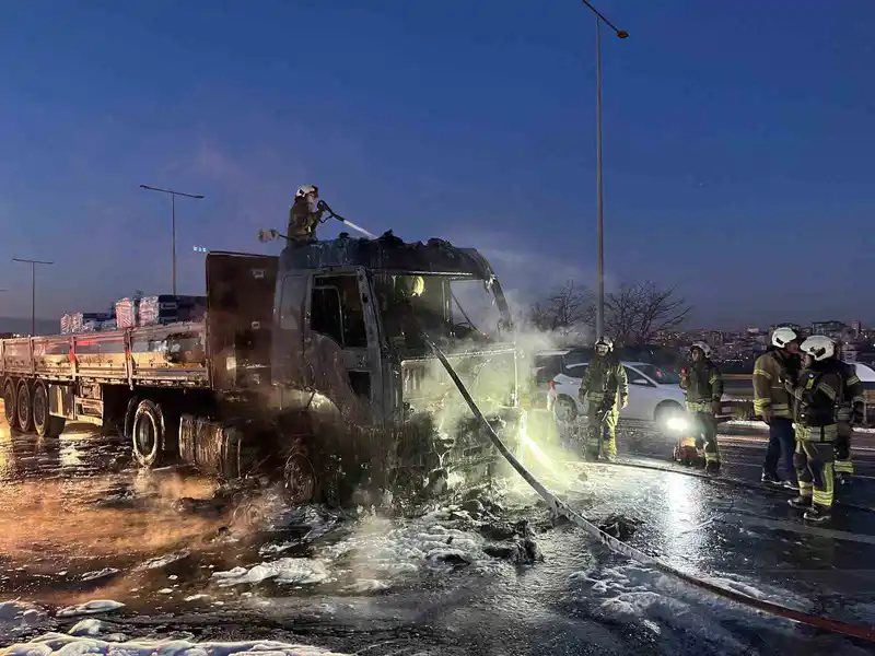 Eyüpsultan'da tır alev topuna döndü