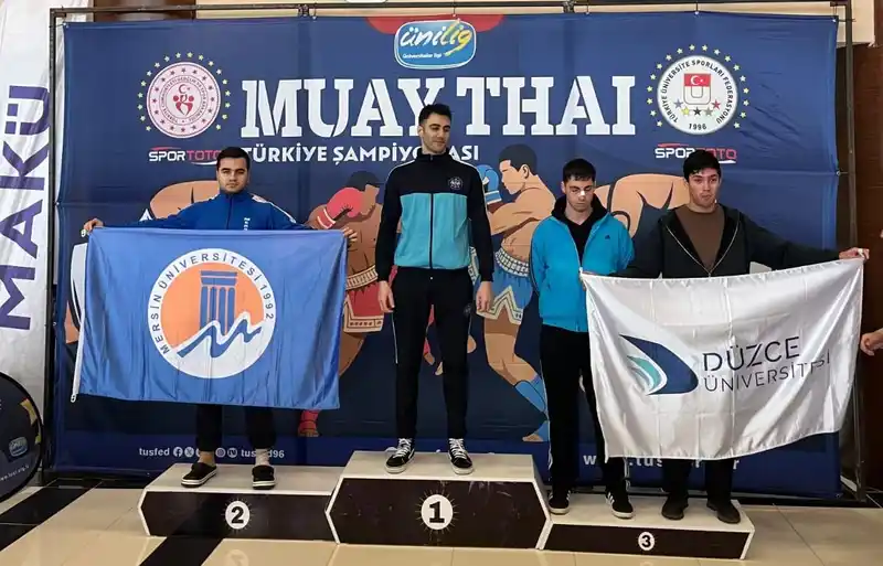 Düzce Üniversitesi öğrencisi Muay Thai'de Türkiye üçüncüsü oldu