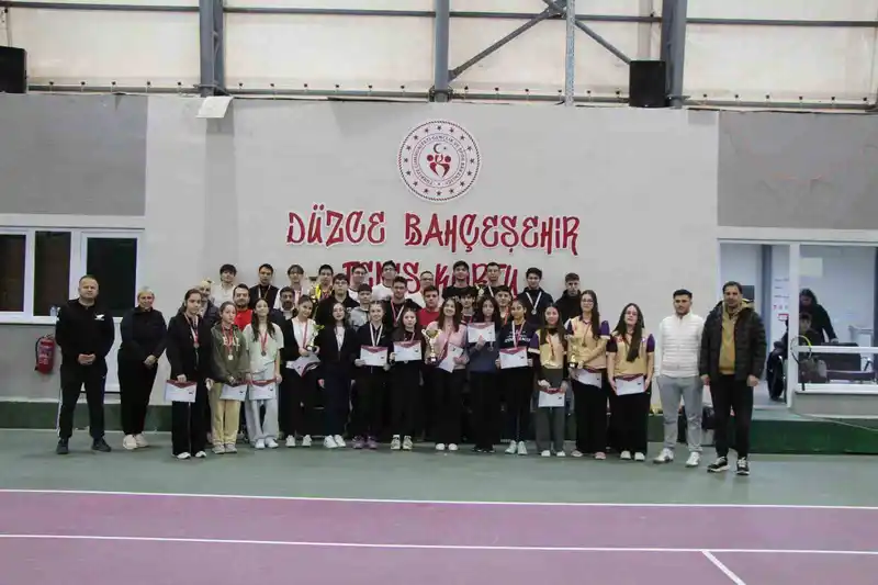 Düzce'de Okul Sporları Tenis Turnuvası Sonuçlandı