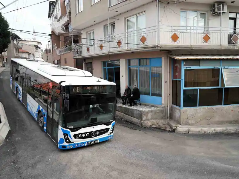 İzmir'de vatandaş talebiyle alçak tabanlı otobüs sefere başladı