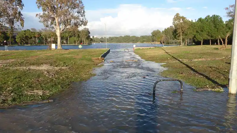 Manavgat'ta Fırtına Titreyengöl'ü Denizle Birleştirdi