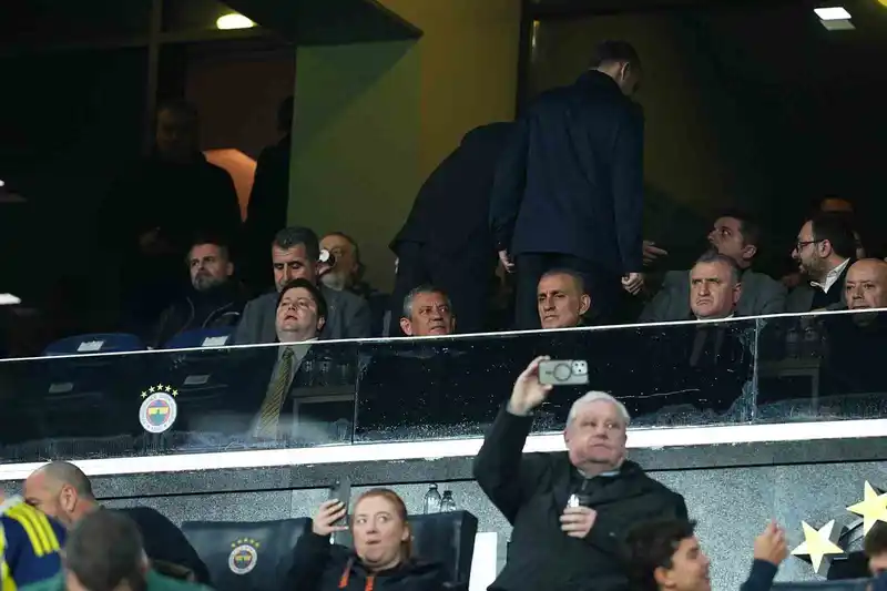 Bakan Bak, Fenerbahçe-Nottingham Forest maçını stada gelerek izledi