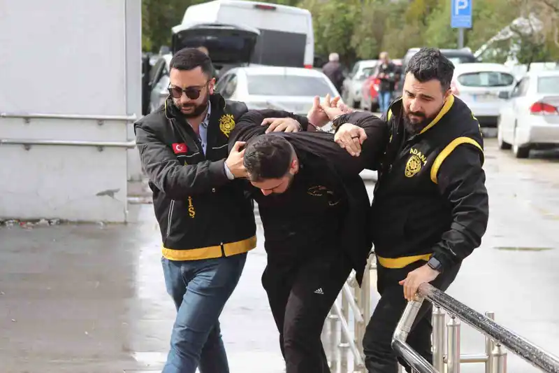 Ehliyetsiz sürücü yaya geçidinde bebeğe çarptı