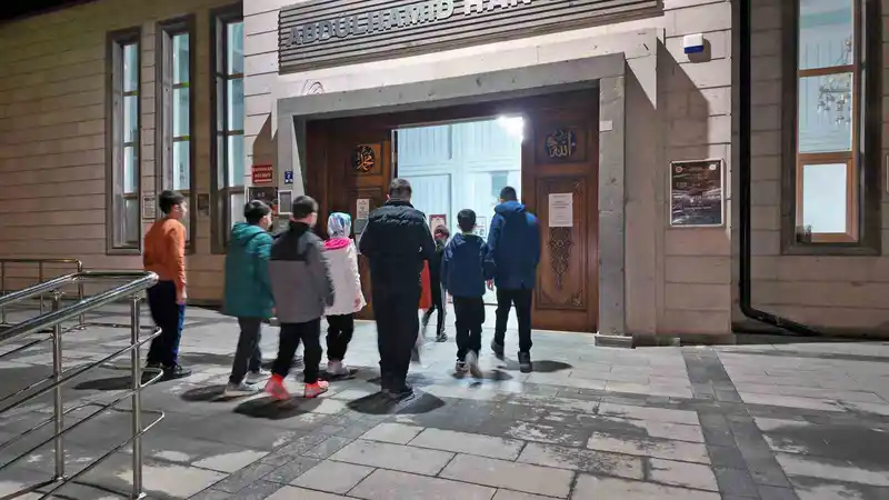 Talas’ta Camiler Çocuk Neşesiyle Şenlendi