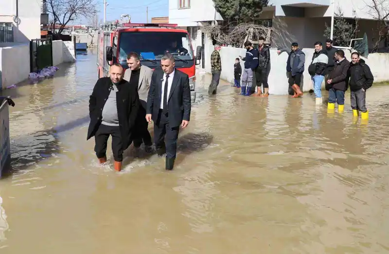 Başkan Şimşek su baskını bölgesinde inceleme yaptı