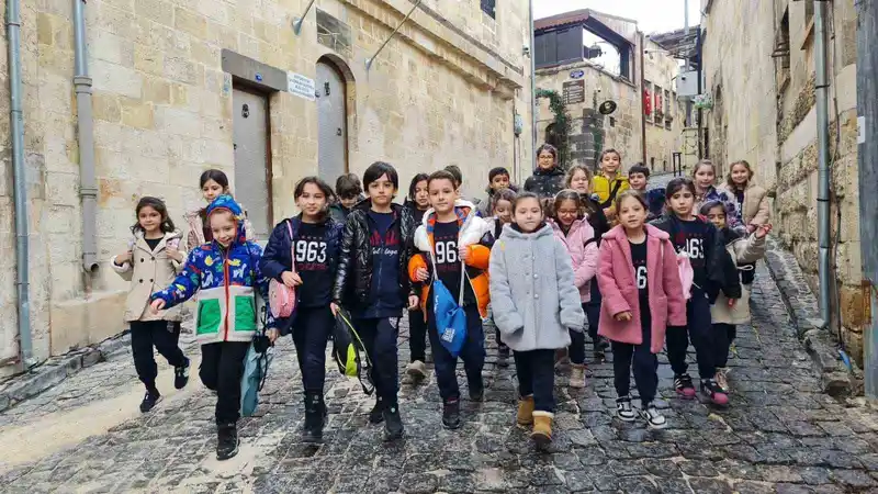 GKV’li öğrenciler Gaziantep’te kültür yolculuğuna çıktı