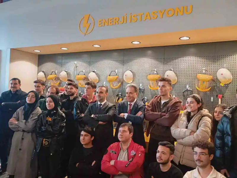 Bakan Kacır, İnönü Üniversitesi'nde Milli Teknoloji Atölyesi'ni açtı