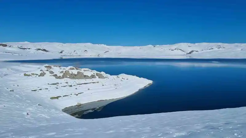 Ağrı Yazıcı Barajı'nda buzlar eridi, kartpostallık manzara