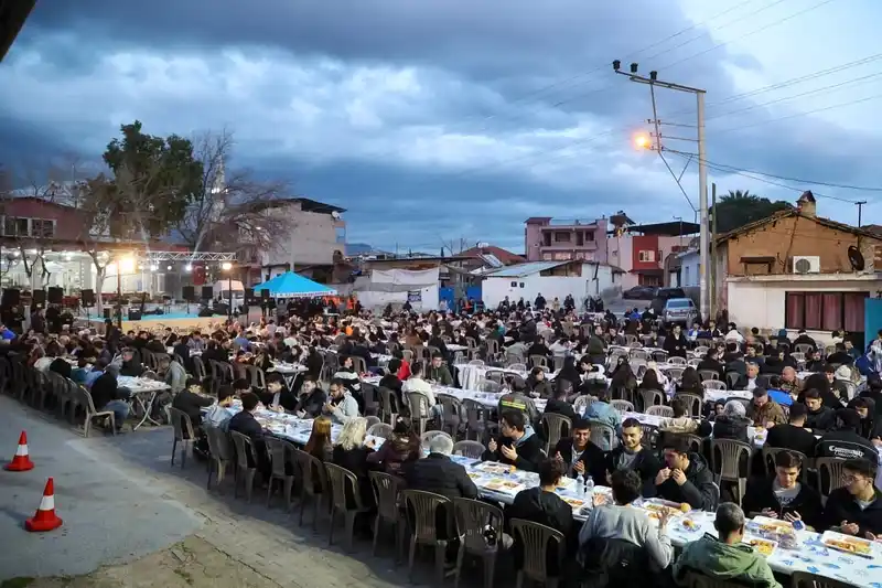 Efeler'de İftar Sofrasında Birlik ve Kardeşlik Buluşması