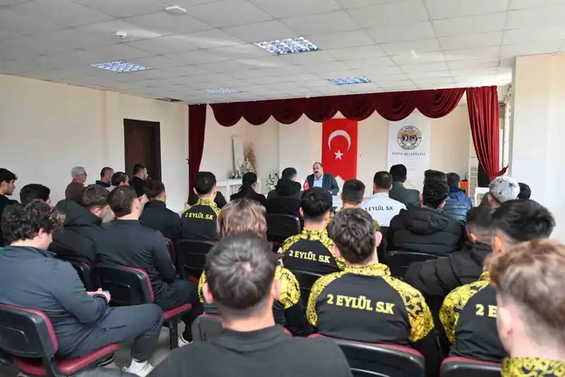 İnönü Belediye Başkanı Hamamcı, 2 Eylül Belediyespor ile buluştu