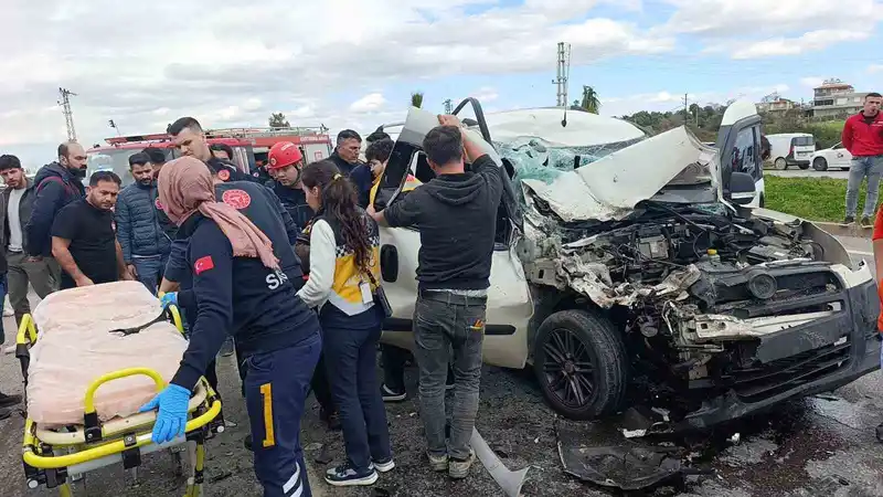 Manavgat'ta Midibüs Devrildi: 7 Yaralı
