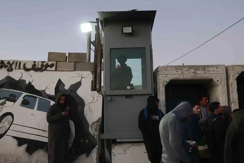 Mescid-i Aksa'da 80 bin kişi Ramazan'ın ilk Cuma namazını kıldı