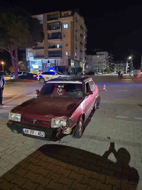 Gazipaşa'da motosiklet-otomobil çarpıştı: 2 yaralı