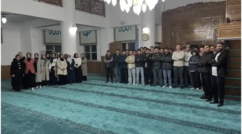 Çermik'te öğretmen ve öğrenciler teravih namazında buluştu