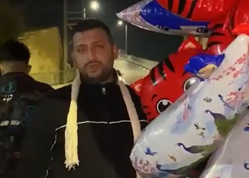 Turgutlu'da baloncudan çocuklara Ramazan sürprizi