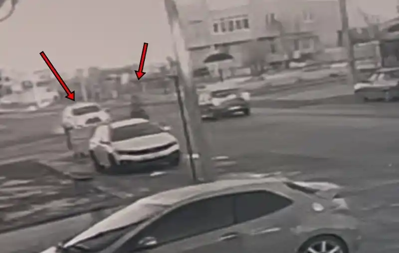 Tekirdağ'da bisikletli ile otomobil çarpıştı, kaza anı kamerada