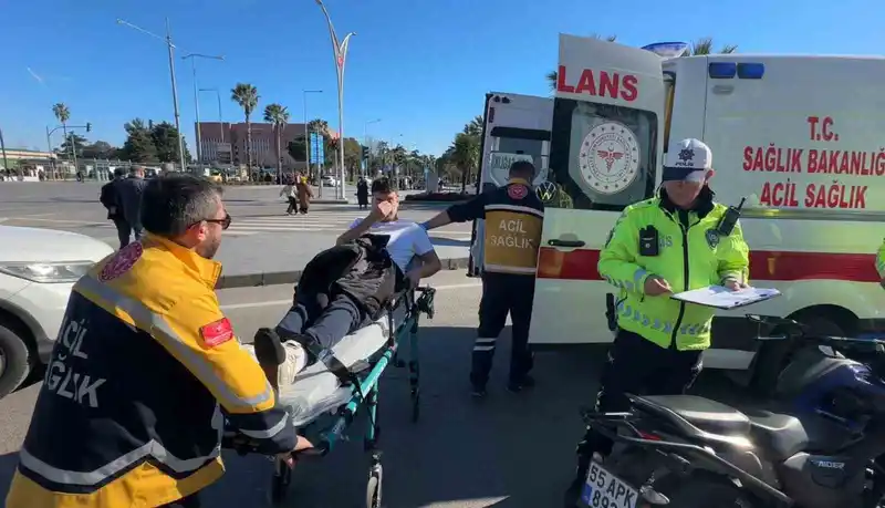 Samsun'da motosiklet devrildi, sürücü hastaneye kaldırıldı