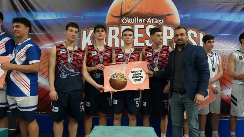 Kardeş Pası Basketbol Şampiyonası'nda ödüller verildi