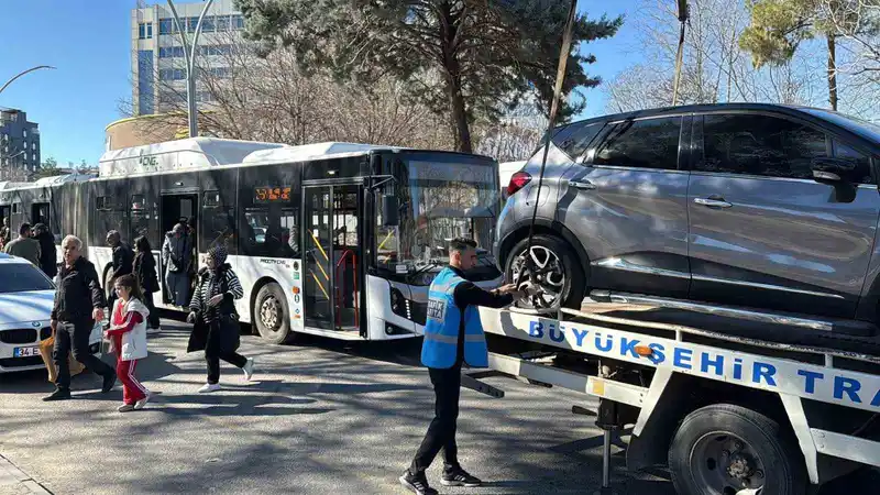 Diyarbakır'da durak işgaline sıkı denetim: Araçlar çekildi