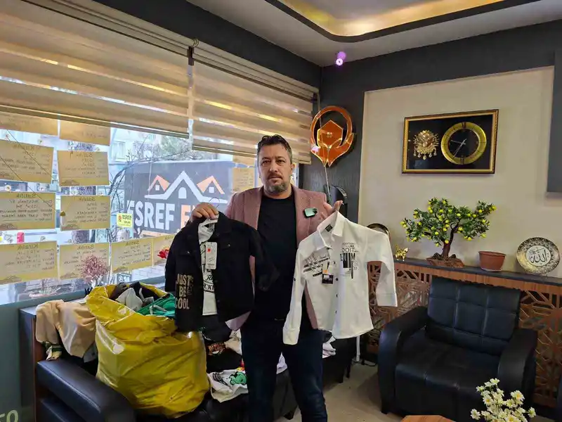 Muhtar maaşıyla 500 çocuğu giydiriyor