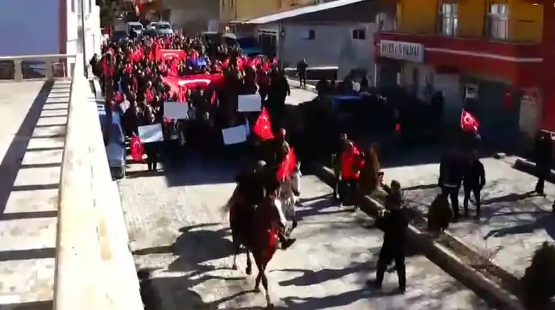 Tercan'da Kaymakam Duman'a destek yürüyüşü düzenlendi