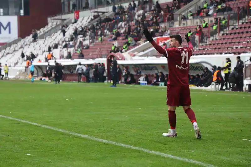 Elazığspor'da Enes Soy sakatlandı, Karaman FK maçı kadrosu dışı kaldı