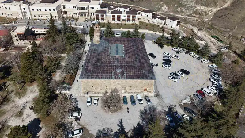 Elazığ'da Ramazan'ın ilk Cuma namazı tarihi Ulu Cami'de kılındı