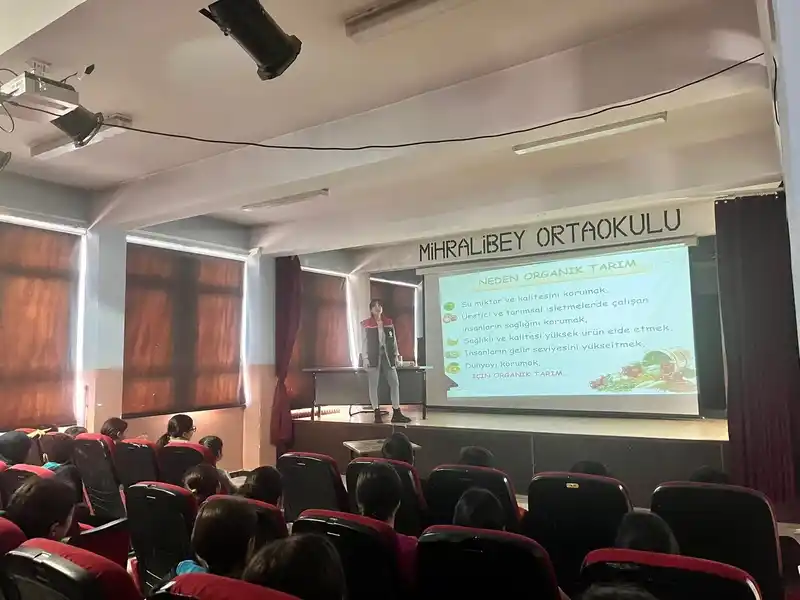 Kars'ta Ortaokullulara Organik Tarım Eğitimi Verildi